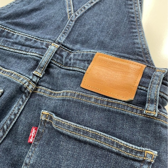 Levi’s Women’s Skinny Overalls in Dark Wash Size 27 - Picture 7 of 12